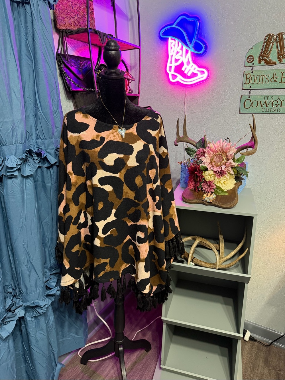 Judith March Leopard Print Fringe Poncho M Boho Western Cowgirl Tassel